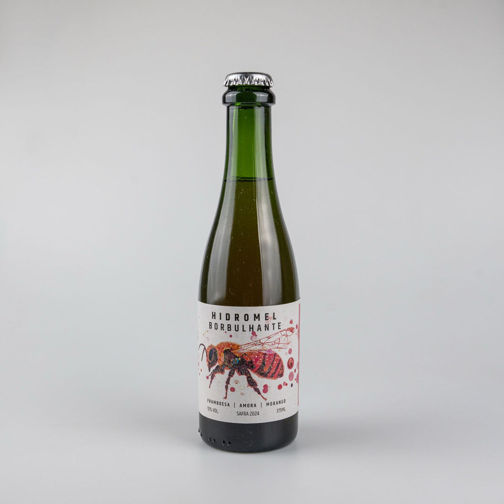 Hidromel borbulhante de frutas vermelhas